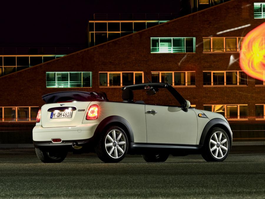 Mini Cooper Cabrio 2009 года  (фото 2 из 17)